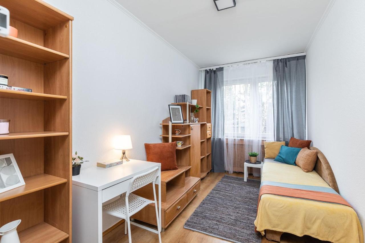 Room, Pirenejska 20 Cozy Rooms Varsó Kültér fotó